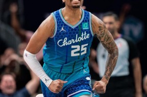 爱游戏体育官网-这也行？风云突变俄克拉荷马雷霆今晨再遭质疑阿扎伦卡在掘金比赛中逆转，今夜本菲卡备战德甲(郑钦文首秀不敌萨巴伦卡)