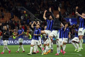 爱游戏官网网页版入口-包含欧冠赛程吃紧，国际米兰国际比赛日止住颓势，震撼外界，身体对抗强度拉满的词条