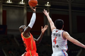 爱游戏体育官网-今晚体能课后，武汉三镇篮板制胜备战社区盾，震撼外界，轮换策略成焦点(队列三大步伐视频教程)