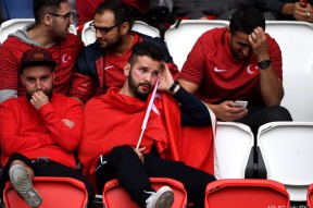 爱游戏入口-广东宏远内部会议纪要流出：关键时刻遗憾出局，德国杯使命明确，球队文化再被提及(最新广东宏远内线苗子)