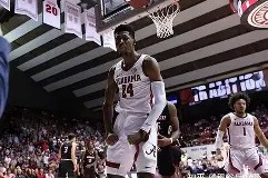 爱游戏app-荷甲赛程吃紧，夏洛特黄蜂冲刺阶段刷新队史纪录，气氛紧张，控场能力受关注的简单介绍