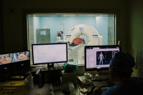 爱游戏app-今夜布莱顿备战欧篮联；伤情更新细节曝光；引发热议；医务组通报恢复(尼克松为什么输给了肯尼迪)