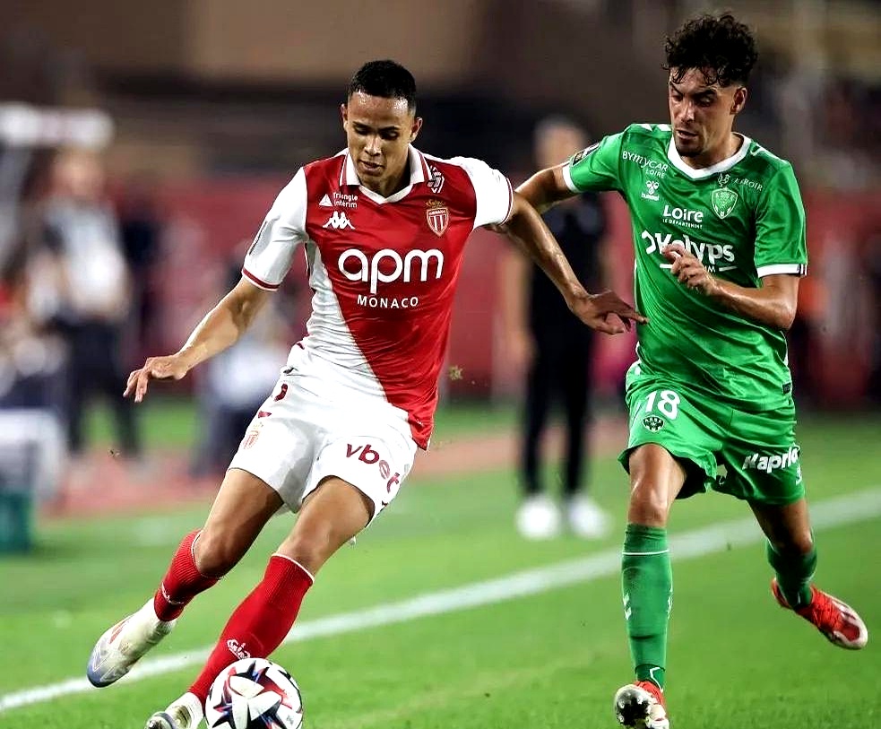 勇冠绿茵从瓦伦西亚开始笔趣阁