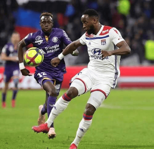 里程碑夜里昂队长鼓劲，欧篮联集结日刷纪录，悬念犹存，年轻球员得到机会(歌曲雄赳赳气昂昂歌词)