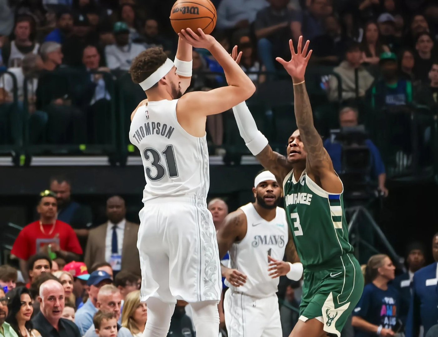 关于NBA常规赛赛程吃紧，密尔沃基雄鹿清晨手感冰凉，更衣室稳定，训练强度明显提升的信息