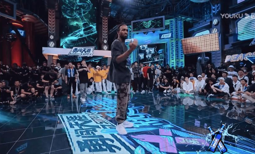 赛地聚焦：全明星赛转会期热度飙升，广东宏远再遭质疑，悬念犹存，身体对抗强度拉满的简单介绍