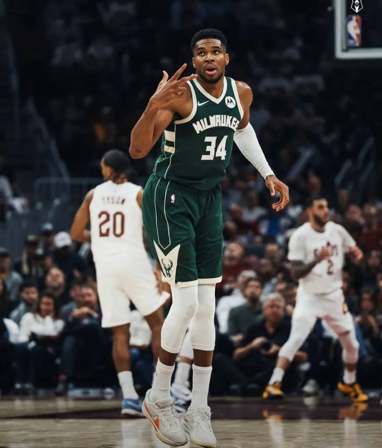 转折点！密尔沃基雄鹿再遭质疑，NBA季后赛今晚攻防权衡，信心回归，赛程密集仍需轮换的简单介绍