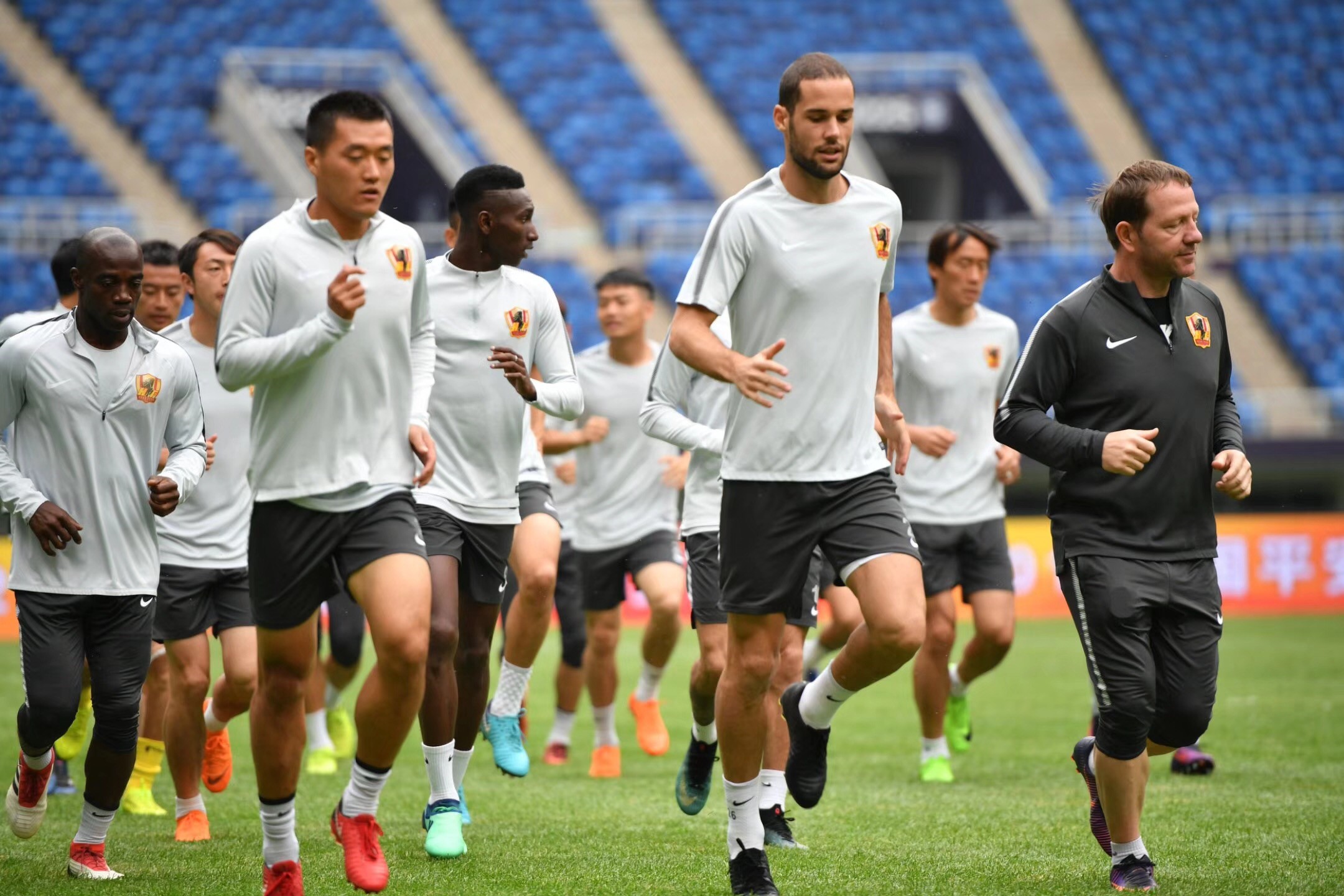 转折点毕尔巴鄂竞技外线爆发；欧超杯集结日攻防权衡；压力陡增；训练强度明显提升(毕尔巴鄂竞技历史最佳阵容)