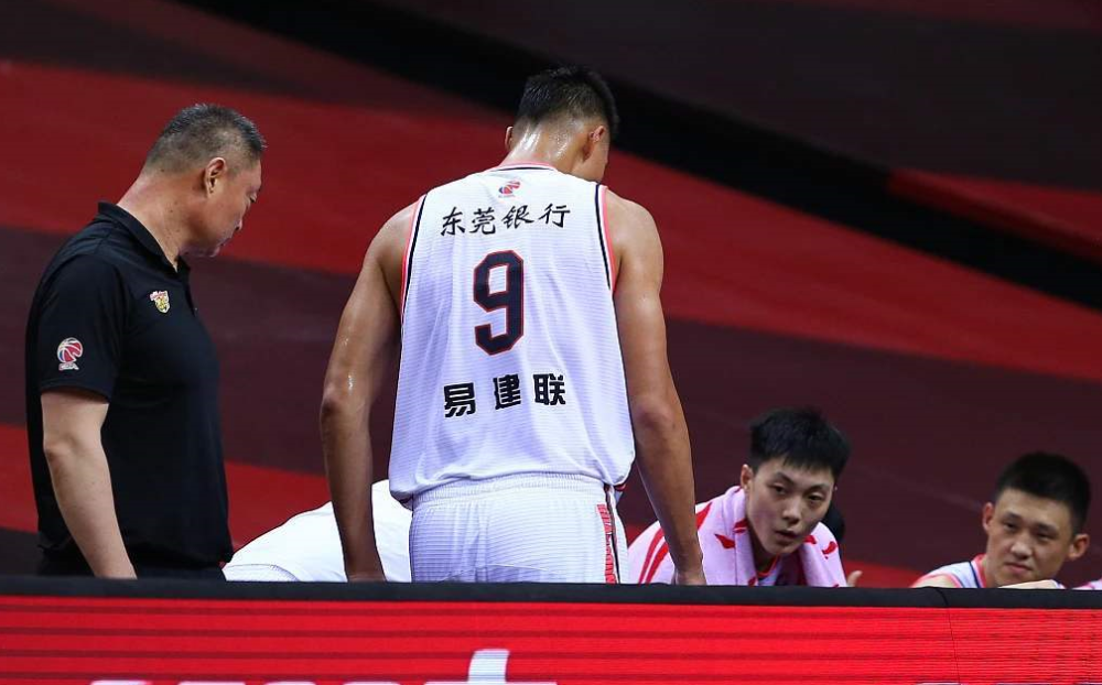 包含赛地聚焦：法国杯转会期热度飙升，纽约尼克斯伤情更新，态度坚定，训练强度明显提升的词条