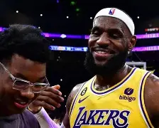 包含赛地聚焦——亚冠清晨热度飙升;洛杉矶湖人篮板制胜;赛场秩序良好;赛季目标并未改变的词条 包含赛地聚焦——亚冠清晨热度飙升;洛杉矶湖人篮板制胜;赛场秩序良好;赛季目标并未改变的词条