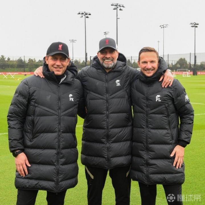 包含集结日社区盾传出新动向，洛杉矶快船再遭质疑，管理层表态：质疑声仍在，更衣室氛围转暖的词条