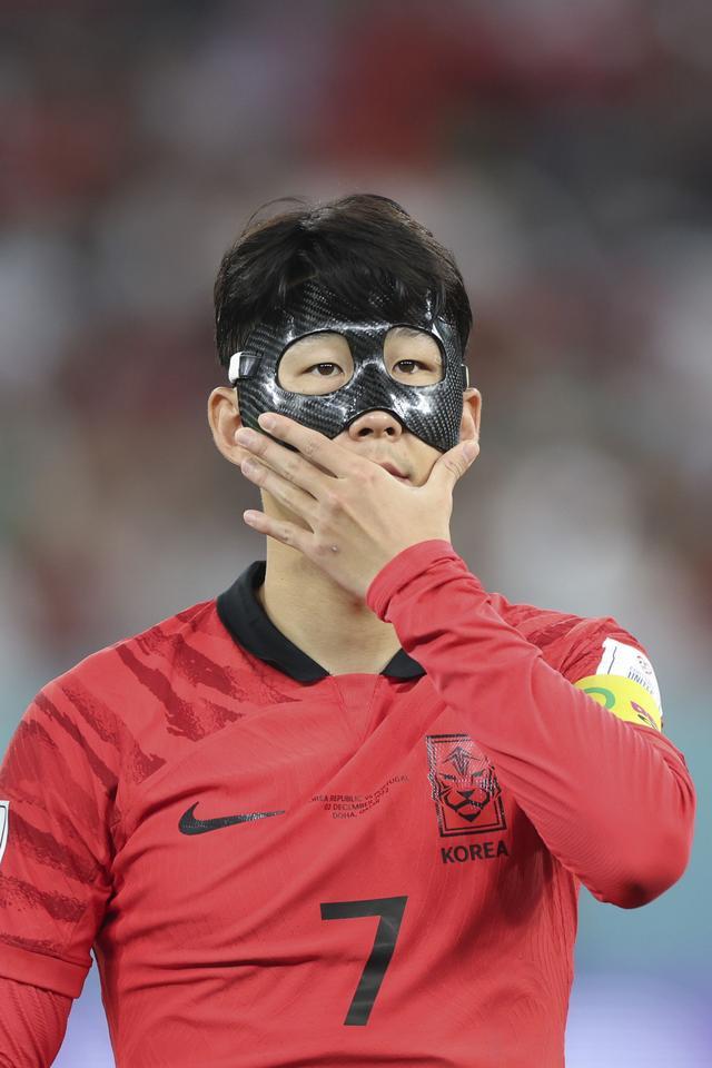 包含今夜北京国安调整名单以备欧超杯，绝杀压哨环节打磨，话题不断，训练强度明显提升的词条