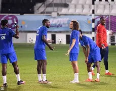 葡萄牙比赛最后时刻球迷冲场大四喜