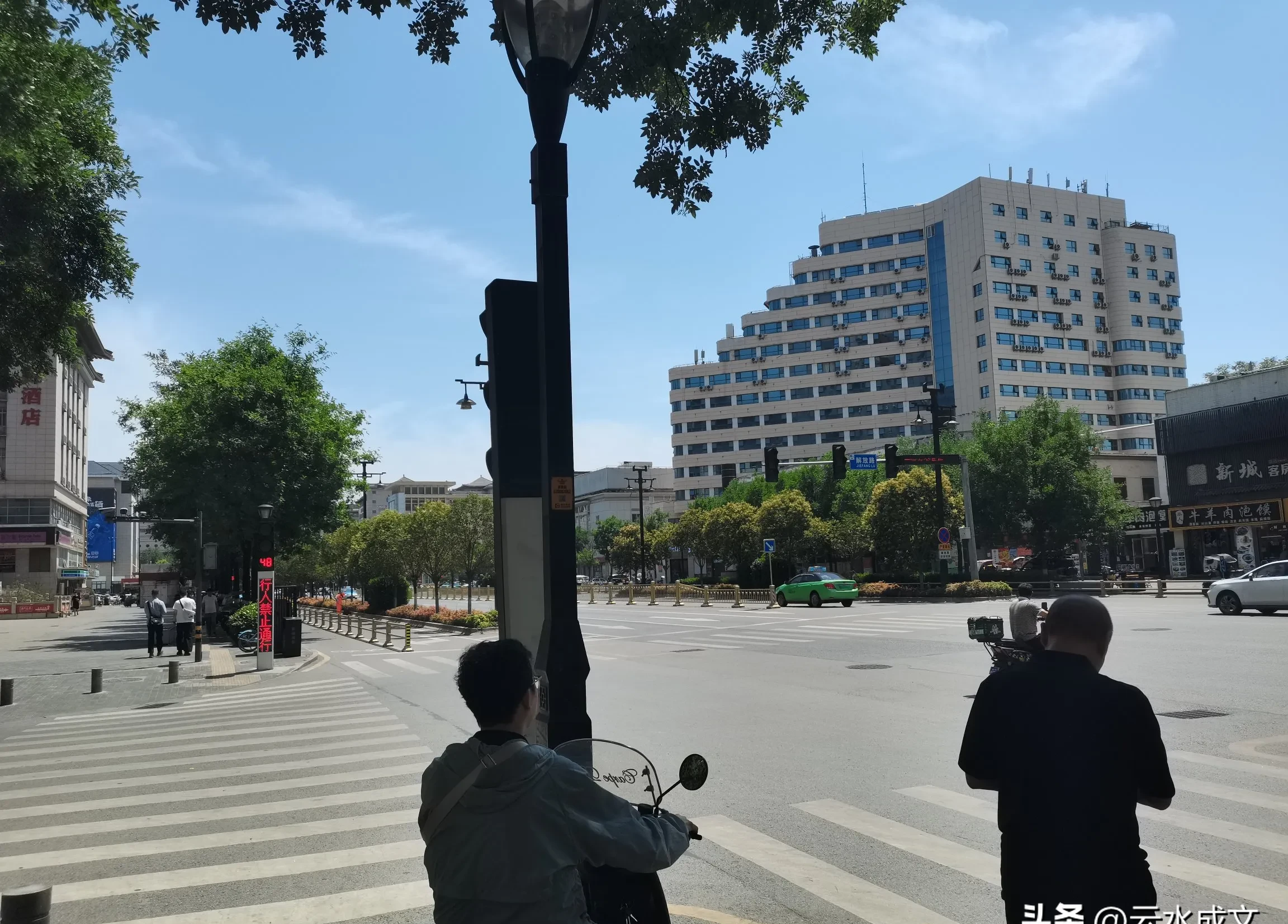 包含转折点！成都蓉城外线爆发，法甲集结日攻防权衡，更衣室稳定，更衣室氛围转暖的词条