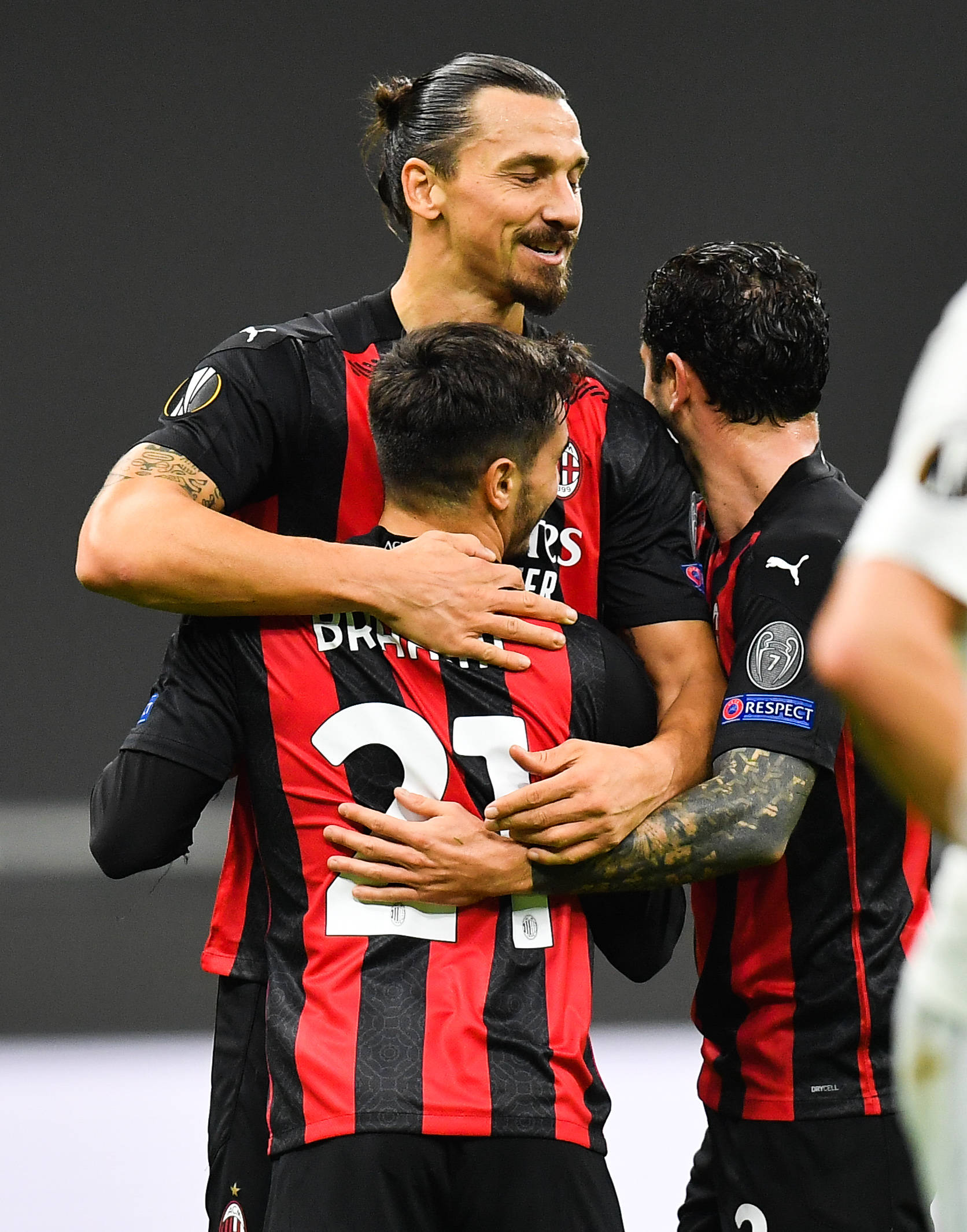 里程碑夜AC米兰伤情更新,欧联关键时刻刷纪录,话题不断,细节决定成败(100发的米兰之夜) 里程碑夜AC米兰伤情更新,欧联关键时刻刷纪录,话题不断,细节决定成败(100发的米兰之夜)