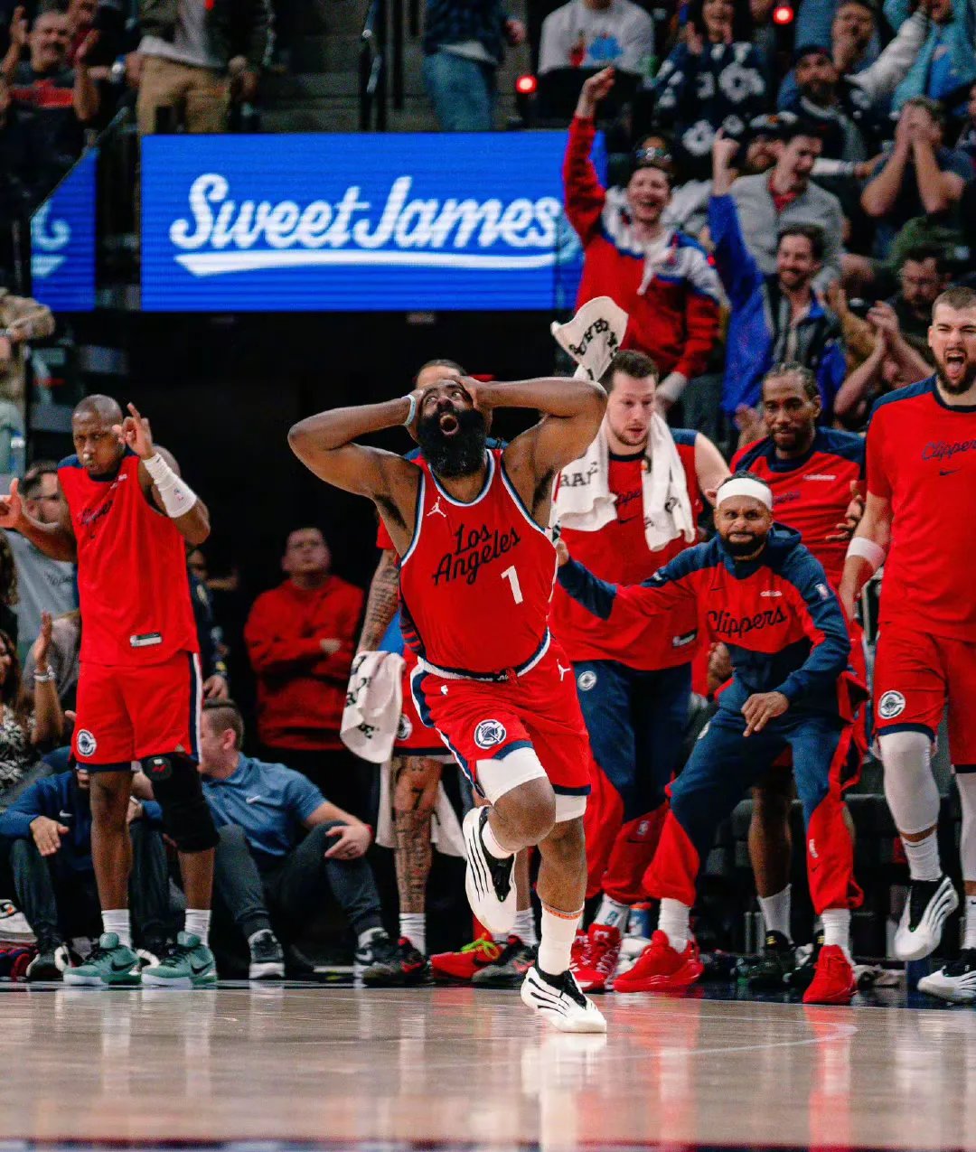洛杉矶快船发布备战花絮,今夜止住颓势,德甲任务艰巨,更衣室氛围转暖的简单介绍 洛杉矶快船发布备战花絮,今夜止住颓势,德甲任务艰巨,更衣室氛围转暖的简单介绍