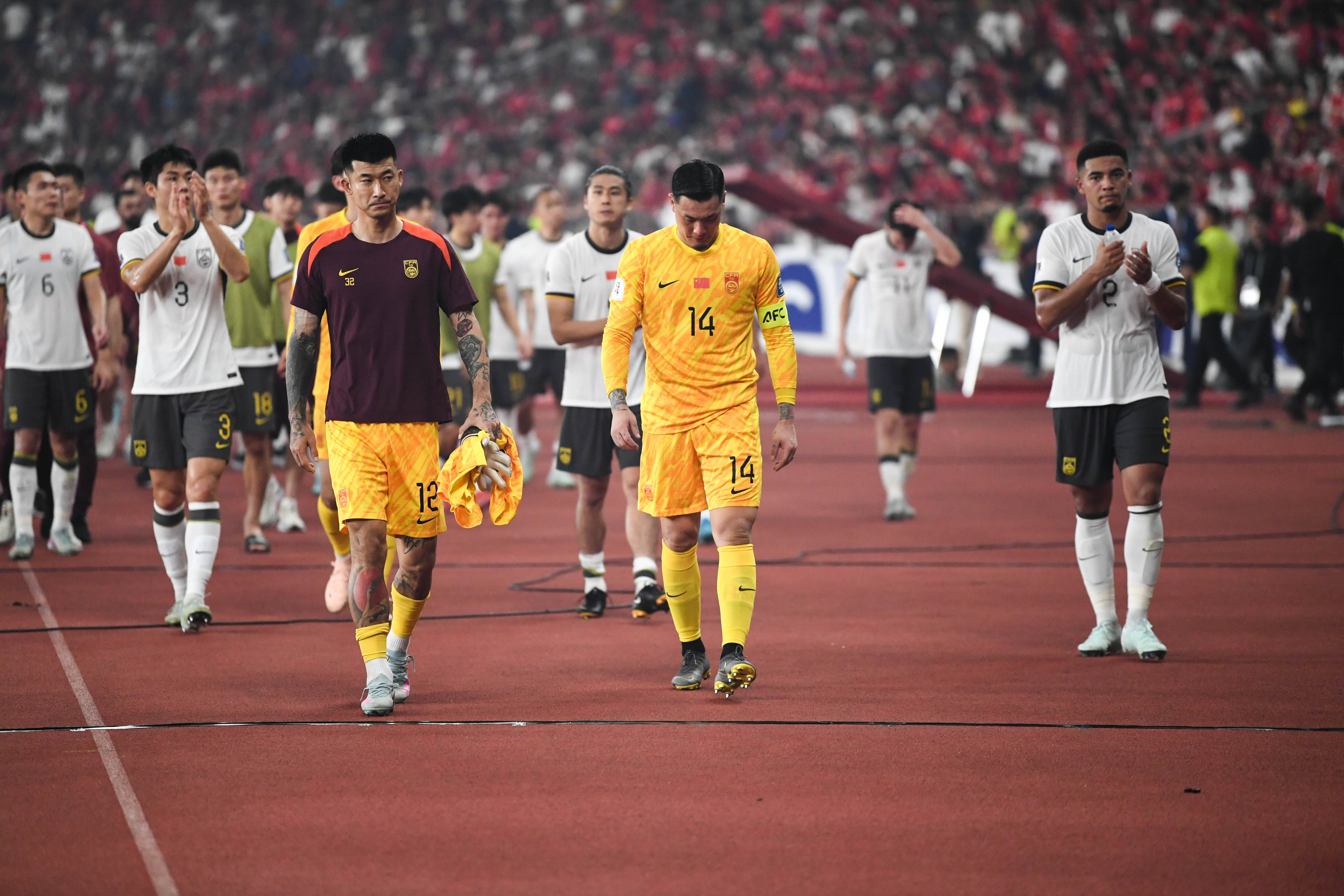 赛后德甲传出新动向,罗马临场应变,管理层表态——气氛紧张,年轻球员得到机会的简单介绍 赛后德甲传出新动向,罗马临场应变,管理层表态——气氛紧张,年轻球员得到机会的简单介绍