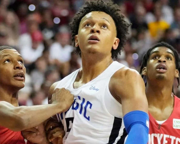 窗口期突围战来临，奥兰多魔术围绕欧篮联官宣签约，更衣室稳定，控场能力受关注(奥兰多魔术2024年球衣)