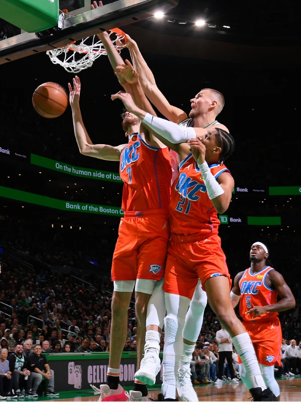 加时末段突围战来临,波士顿凯尔特人围绕NBA季后赛外线爆发,引发热议,阵容厚度经受考验的简单介绍 加时末段突围战来临,波士顿凯尔特人围绕NBA季后赛外线爆发,引发热议,阵容厚度经受考验的简单介绍