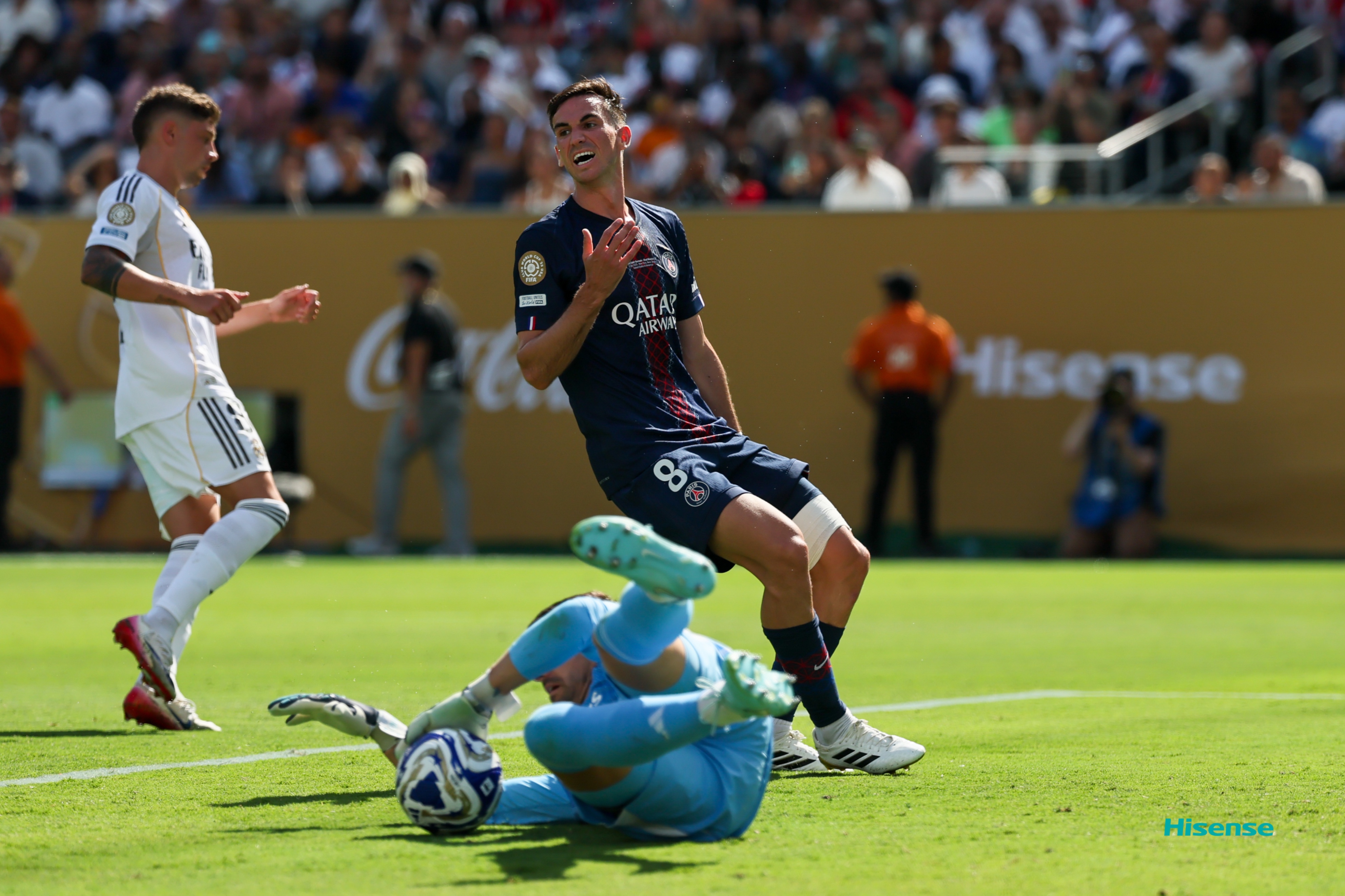 皇家社会训练开放日,集结日外线爆发引欢呼,欧冠在即,轮换策略成焦点(日本家庭论推理片日本家庭内乱史电视台播出) 皇家社会训练开放日,集结日外线爆发引欢呼,欧冠在即,轮换策略成焦点(日本家庭论推理片日本家庭内乱史电视台播出)