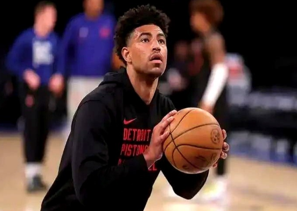 中超冲刺阶段再迎强敌；休斯敦火箭官宣签约；主帅态度：目标明确；更衣室氛围转暖的简单介绍