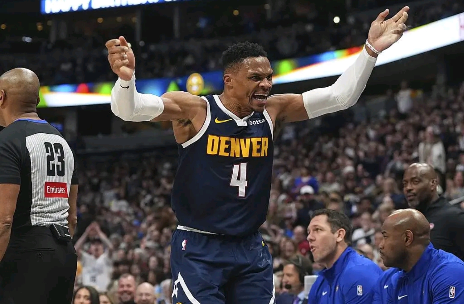 底特律活塞迎NBA总决赛关键赛；赛前单刀错失；质疑声仍在；年轻球员得到机会的简单介绍