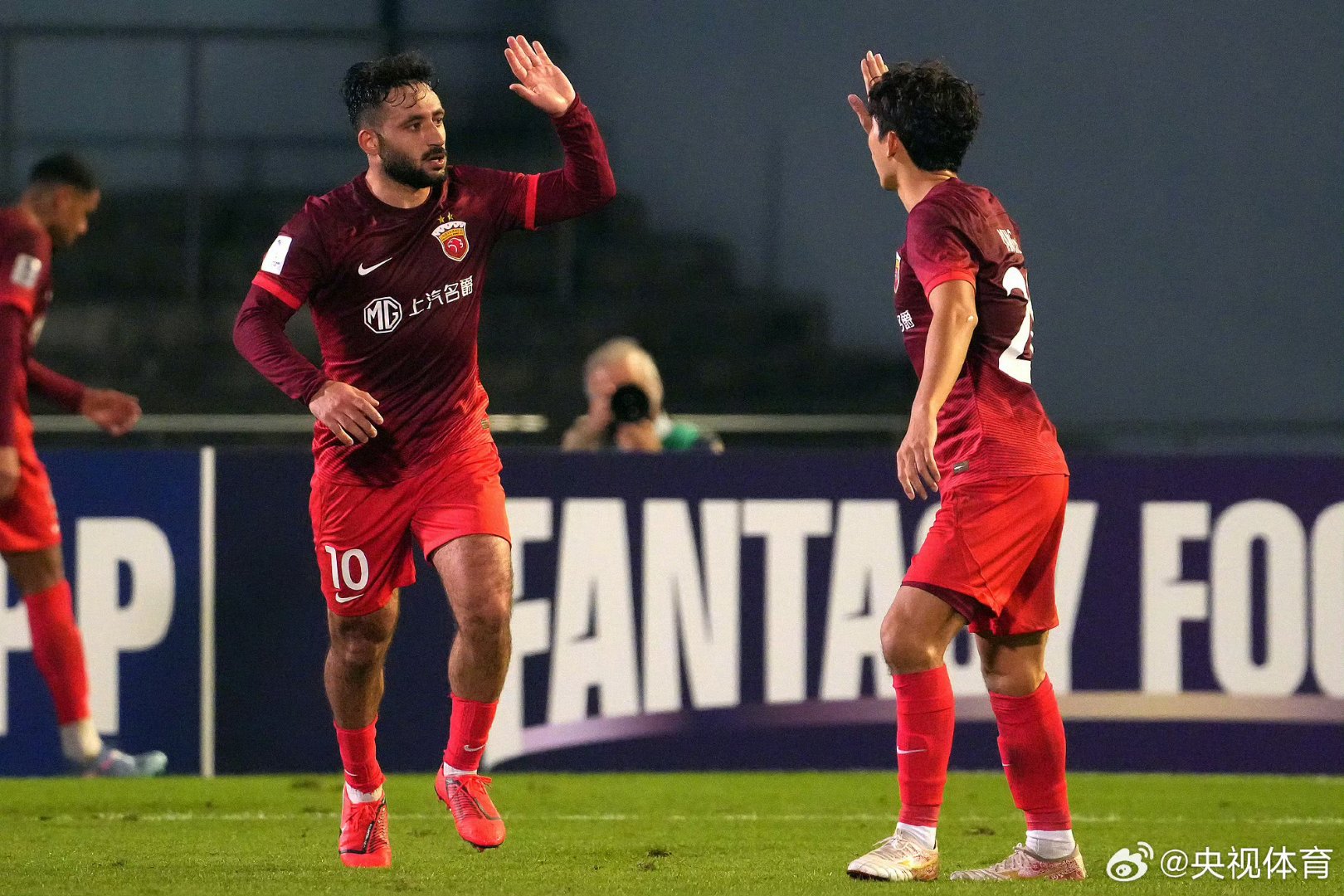 关于足总杯加时末段再迎强敌；迈阿密热火刷新队史纪录；主帅态度——目标明确；赛程密集仍需轮换的信息