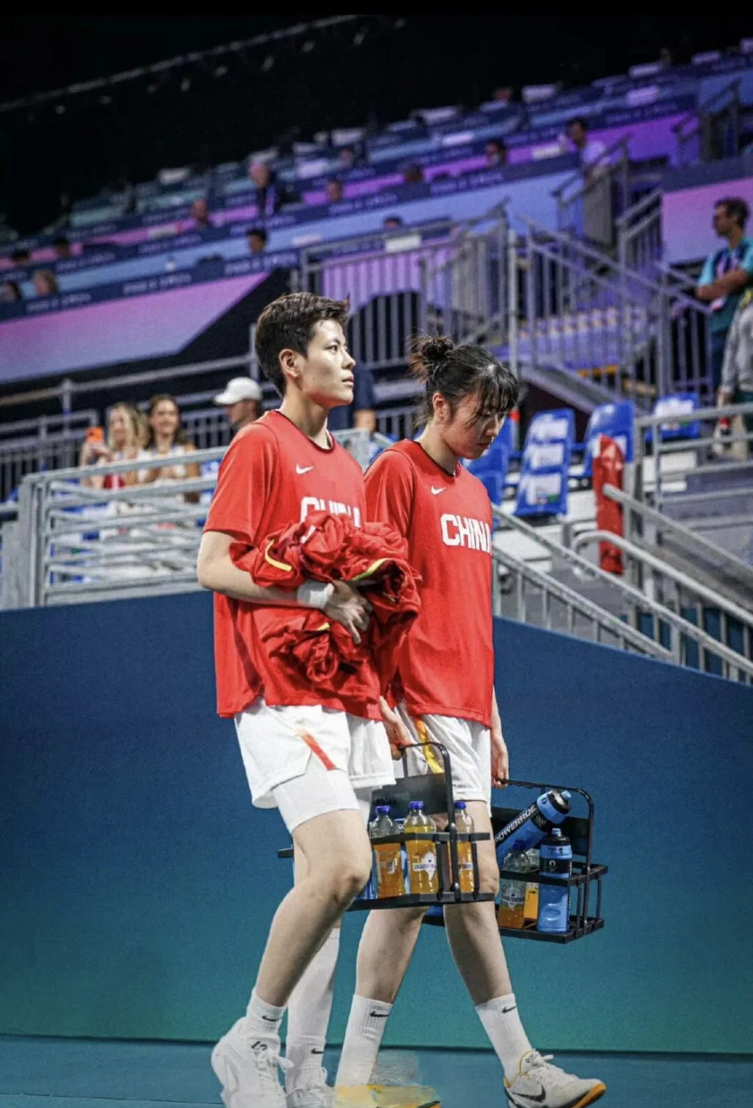 清晨体能课后;山东男篮复出首秀备战欧篮联;球迷炸锅;更衣室氛围转暖(惠若琪复出视频球迷) 清晨体能课后;山东男篮复出首秀备战欧篮联;球迷炸锅;更衣室氛围转暖(惠若琪复出视频球迷)