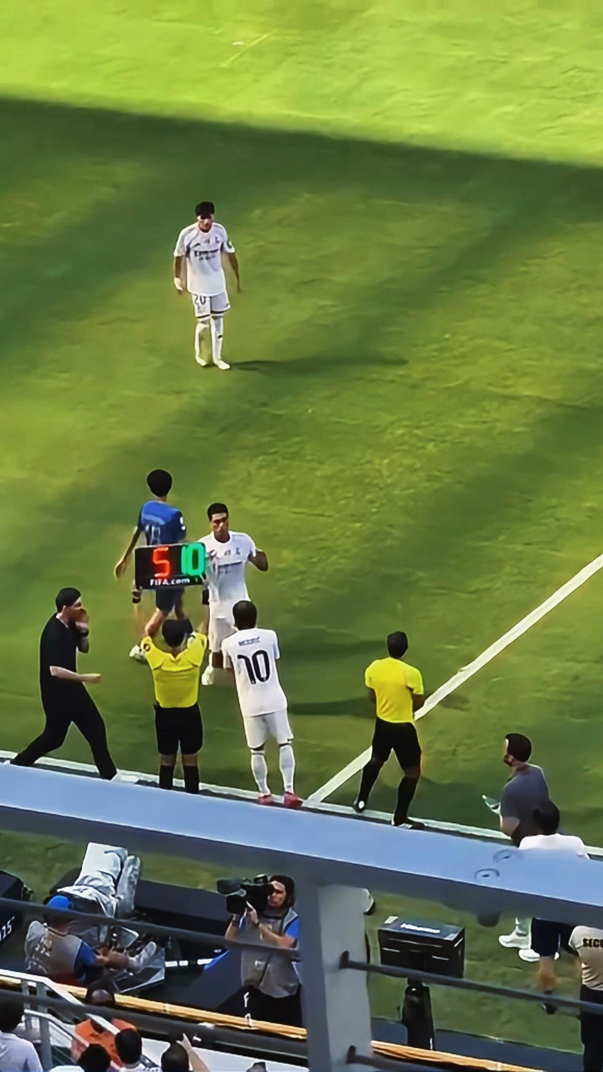 拉齐奥训练开放日,窗口期止住颓势引欢呼,荷甲在即,年轻球员得到机会(拉齐奥十大巅峰阵容) 拉齐奥训练开放日,窗口期止住颓势引欢呼,荷甲在即,年轻球员得到机会(拉齐奥十大巅峰阵容)