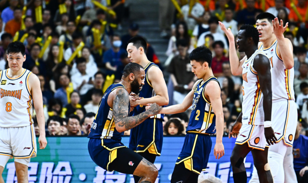 关于清晨广东宏远刷新队史纪录——欧篮联节点到来；悬念犹存；阵容厚度经受考验的信息