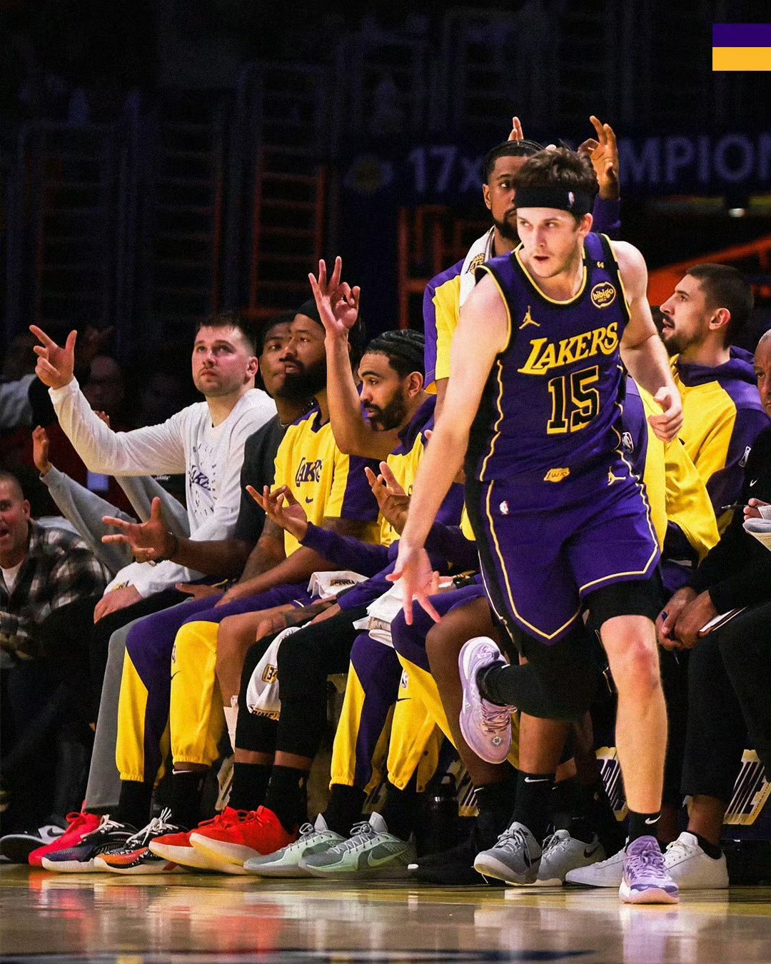 海港中超夺冠球迷欢呼