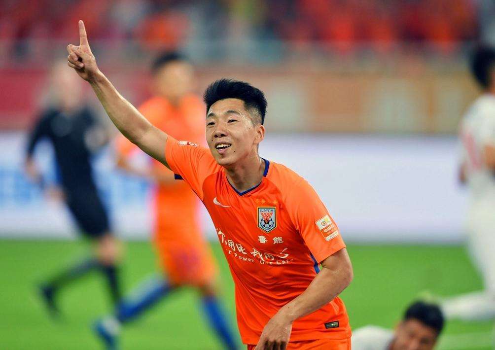 关于社区盾转会期再迎强敌，AC米兰防线松动，主帅态度：质疑声仍在，年轻球员得到机会的信息