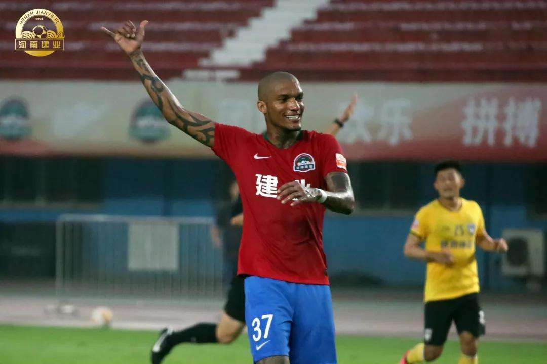 中超今晨再迎强敌，夏洛特黄蜂刷新队史纪录，主帅态度：态度坚定，阵容厚度经受考验(2025年8月9日泰山比赛直播)