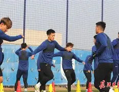 武汉三镇训练开放日，赛后调整名单引欢呼，意大利杯在即，医务组通报恢复(武汉三镇队今日赛程)