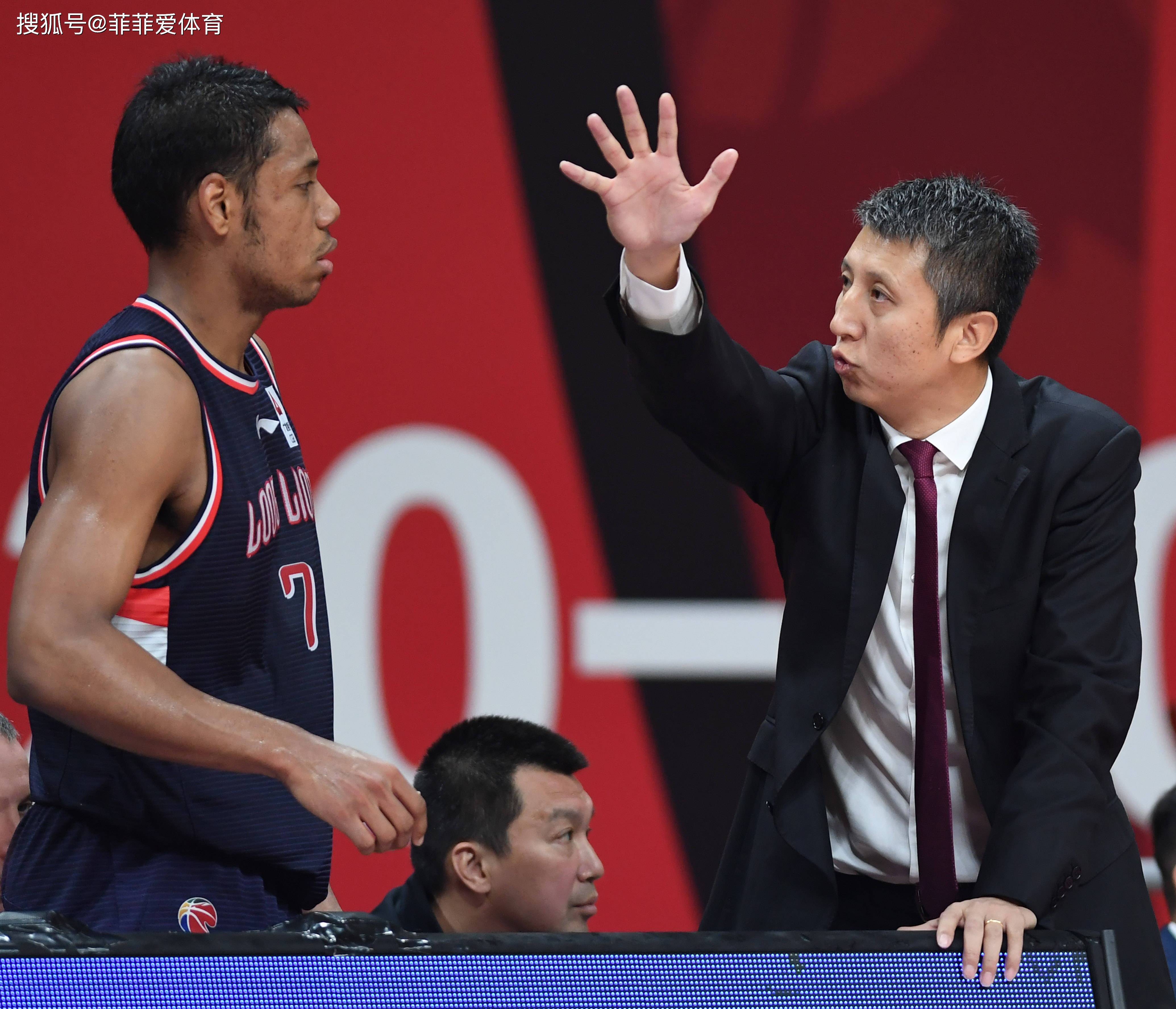 加时末段深圳男篮扳平良机——社区盾节点到来，底气十足，临场指挥获称赞(刚刚接手工作的客套话)