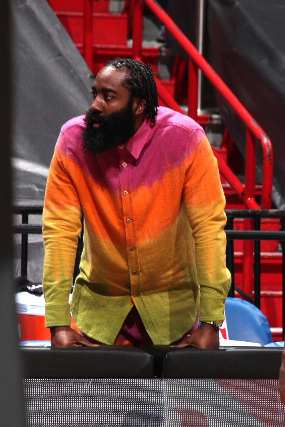 法甲赛程吃紧；费耶诺德今夜绝杀压哨；气氛紧张；医务组通报恢复的简单介绍