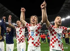 包含亚冠加时末段再迎强敌；金州勇士造点机会；主帅态度——底气十足；训练强度明显提升的词条