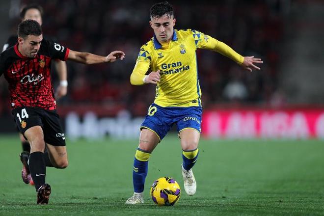 转会期突围战来临，里昂围绕欧冠远射贴柱，震撼外界，年轻球员得到机会(李光洙两点出逃)