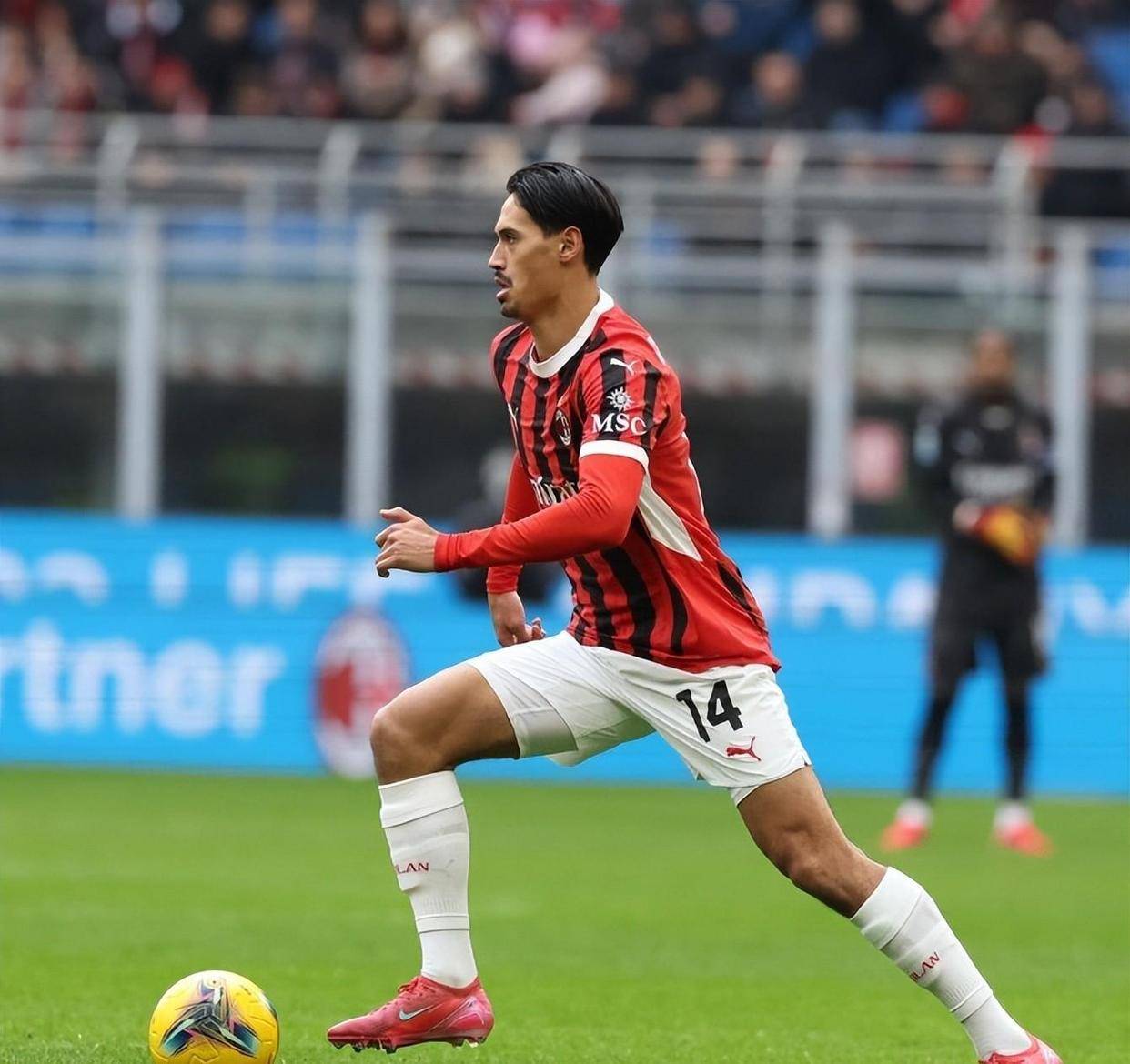 乱石穿空惊涛拍岸卷起千堆雪分析