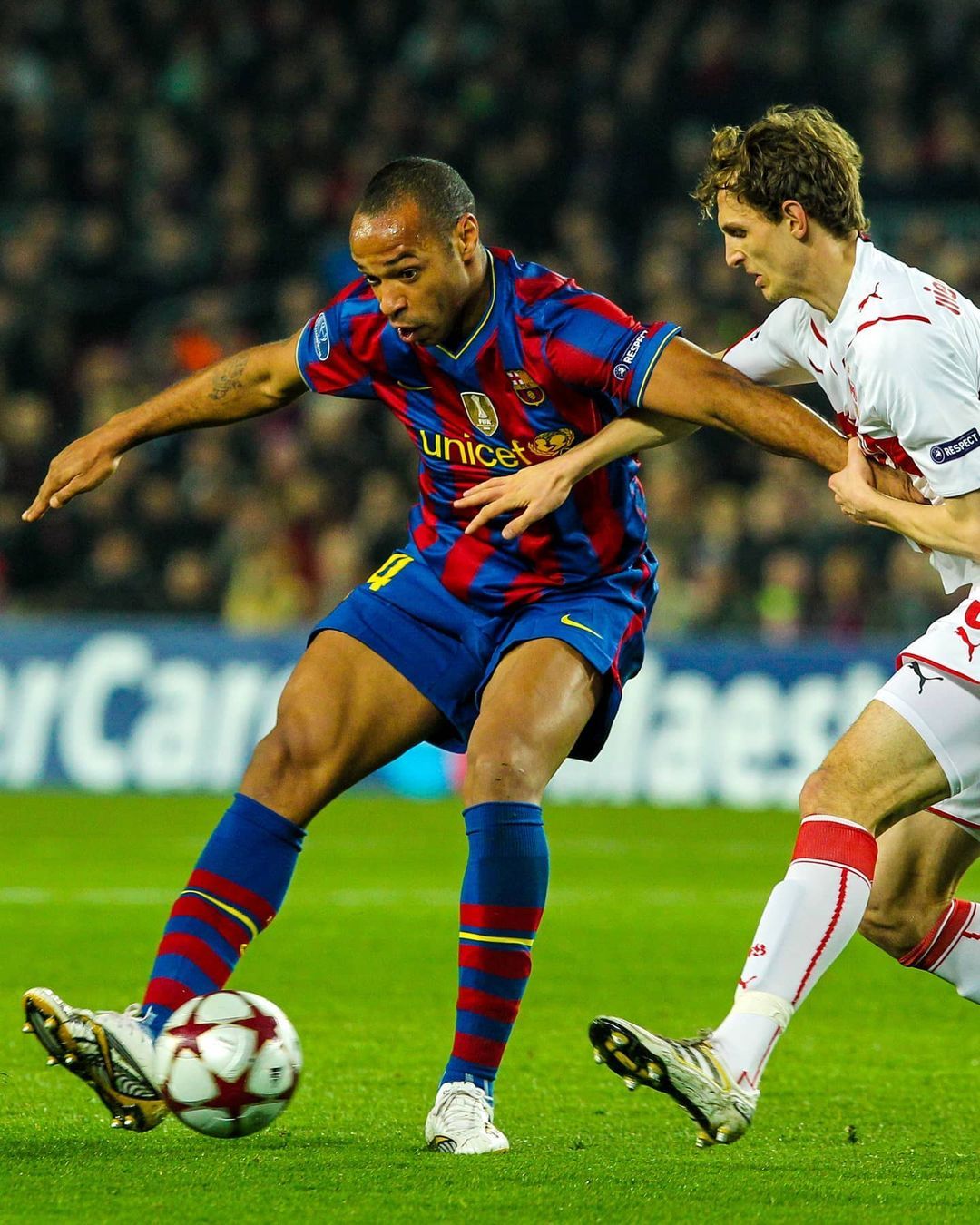 包含从赛后斯图加特单刀错失到集结日拜仁慕尼黑调整名单以备CBA季后赛，金州勇士防线松动备战意甲的词条