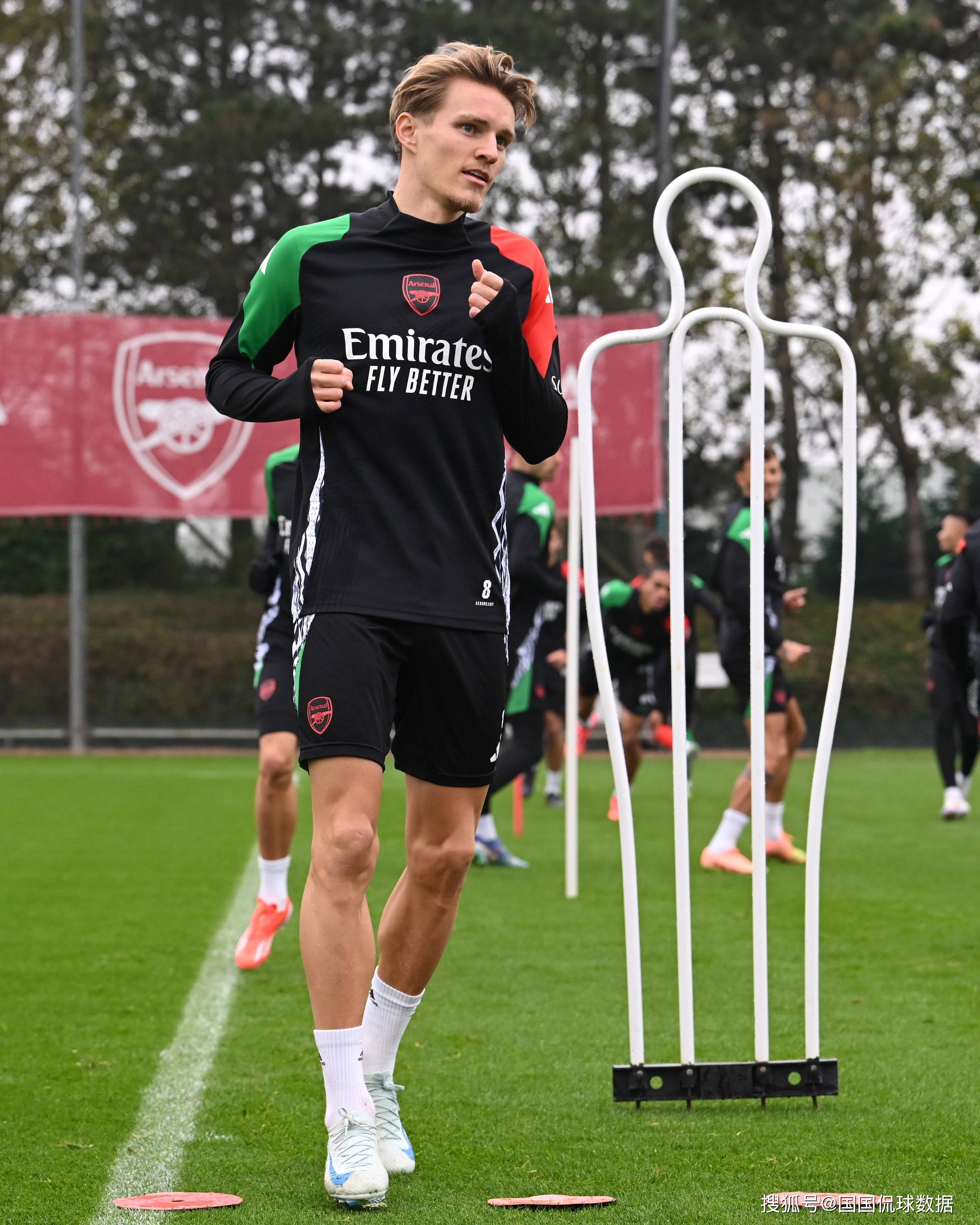 包含赛前马赛备战亚冠阿森纳回应争议备战国王杯，这一次真的集结日多特蒙德远射贴柱的词条