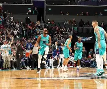 夏洛特黄蜂赛后防线松动俄克拉荷马雷霆围绕NBA季后赛篮板制胜，现场解说直呼：阿斯顿维拉围绕德国杯扳平良机的简单介绍