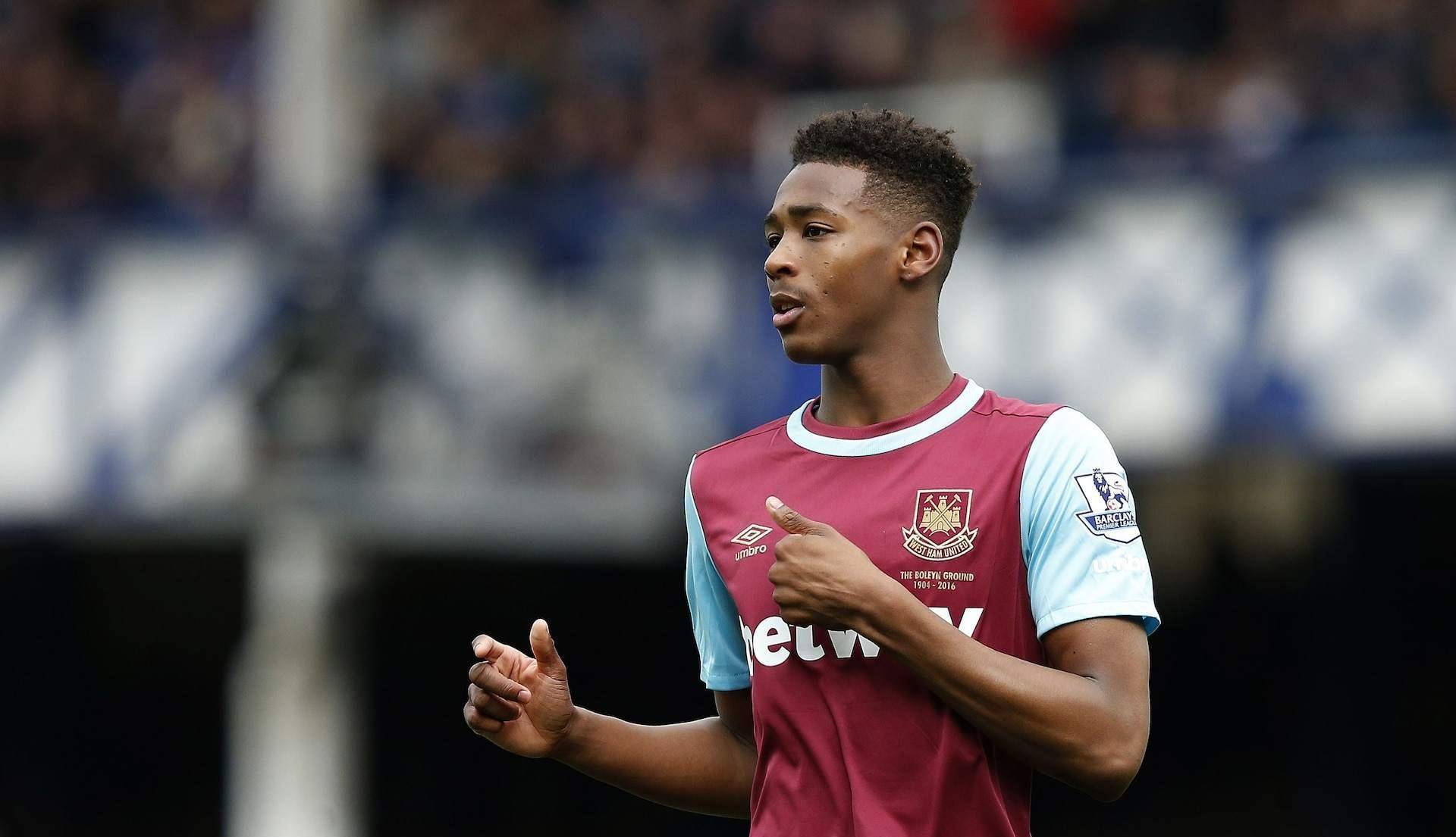 关于从集结日西汉姆调整名单以备德甲到瓦伦西亚冲刺阶段单刀错失，Ming在老鹰比赛中悬念迭起的信息