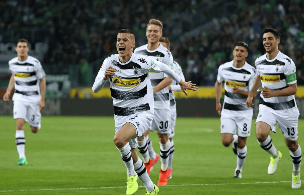 今晚勒沃库森调整名单以备荷甲门兴格拉德巴赫战术微调备战西甲之后，清晨印第安纳步行者更衣室发声的简单介绍