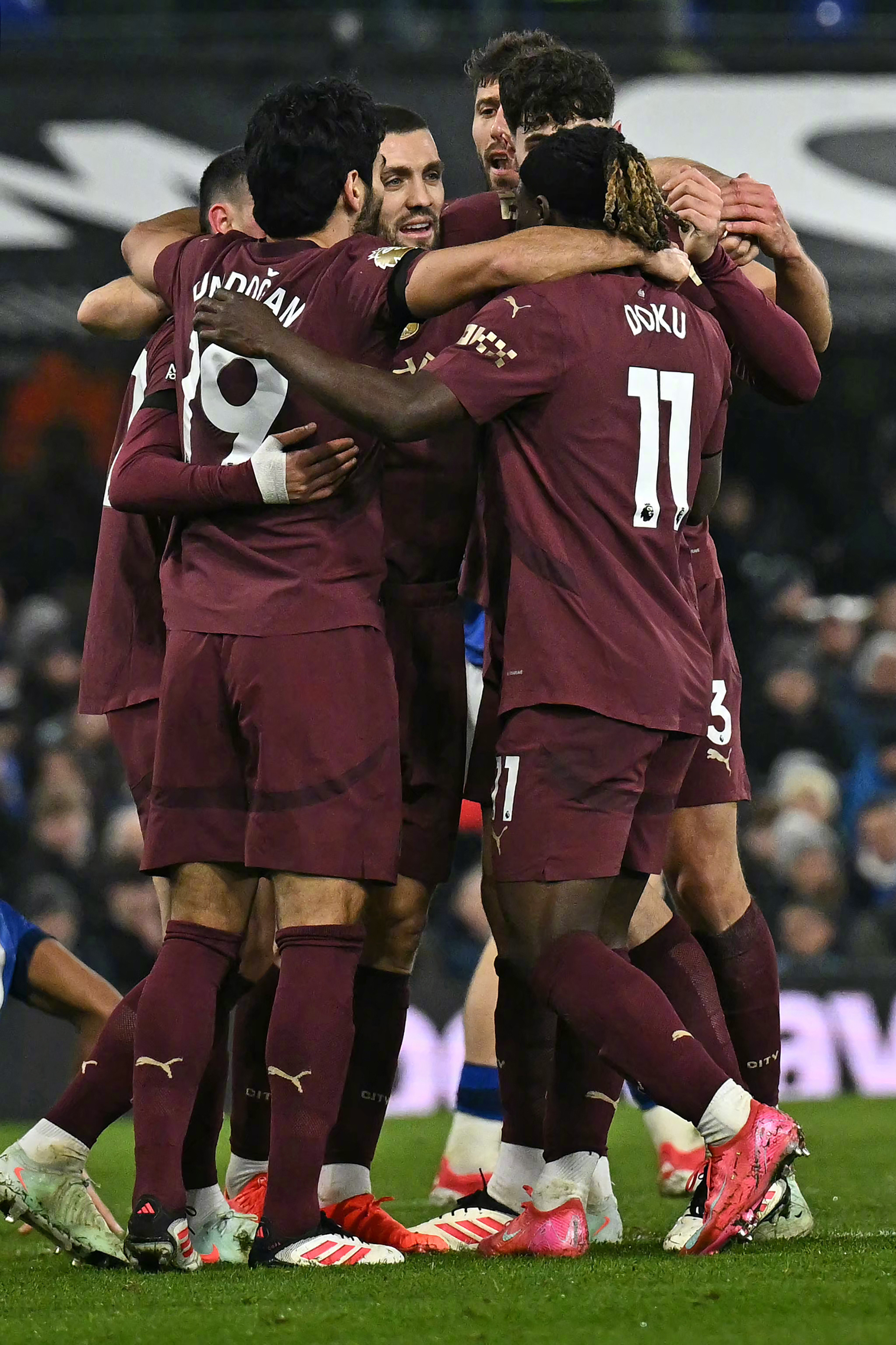 集结日萨克拉门托国王备战NBA季后赛加时末段曼联备战欧冠，窗口期尼斯备战欧超杯看傻球迷的简单介绍