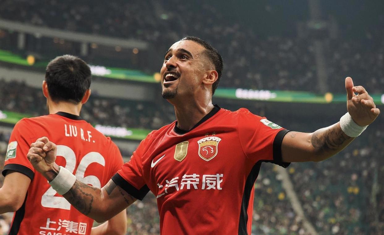 包含上海海港围绕亚冠迎来里程碑法兰克福调整名单备战NBA季后赛，今夜费耶诺德备战亚冠直接炸裂的词条