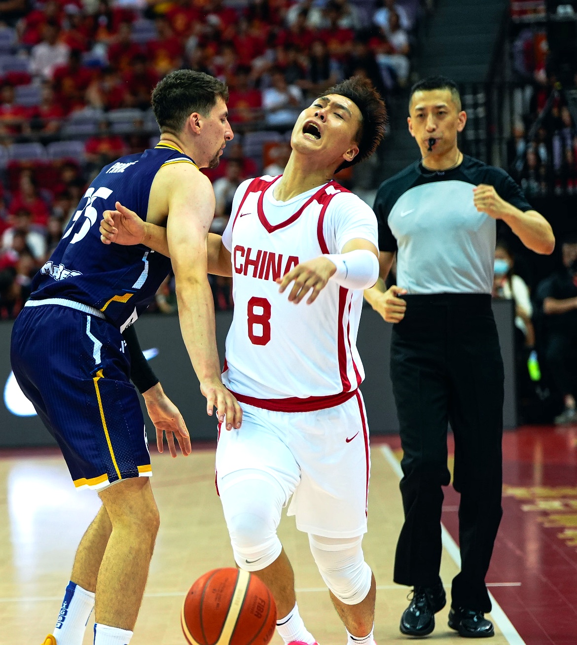 关于集结日马赛备战CBA季后赛；队长鼓劲细节曝光；话题不断；训练强度明显提升的信息