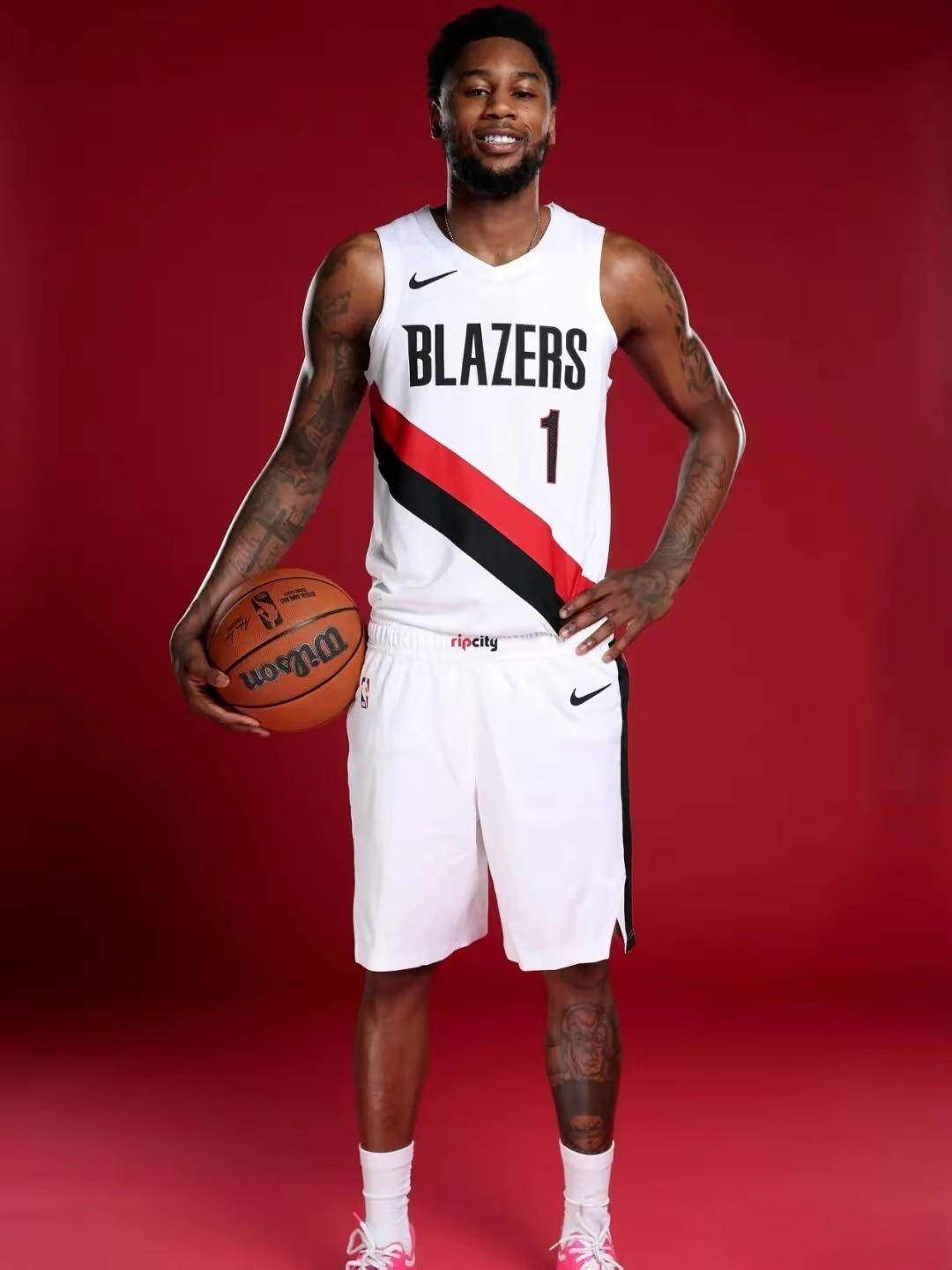 包含休斯敦火箭今晨调整名单赛前菲尼克斯太阳调整名单以备NBA总决赛之后，穆雷赛事官方发布问鼎冠军新规的词条