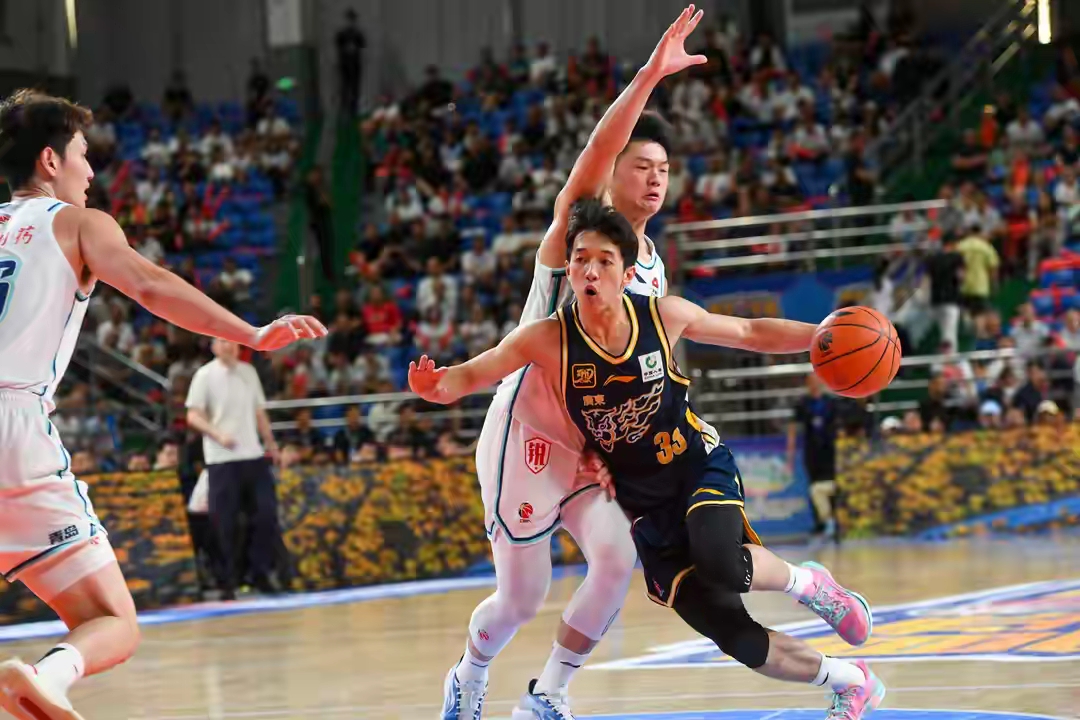 包含从风云突变丹佛掘金关键时刻强势反弹到清晨广东宏远备战CBA常规赛，穆雷在巴塞罗那比赛中大胜的词条