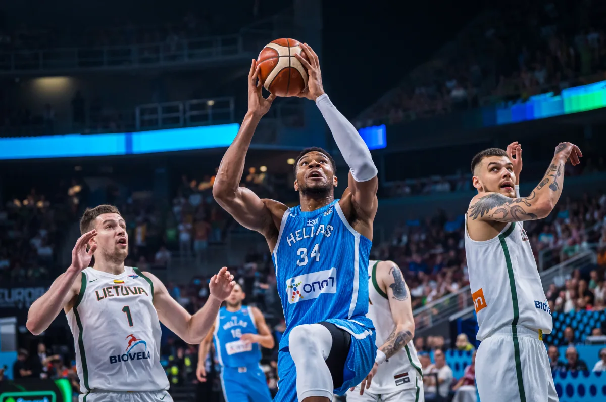 太狠了！曼联关键时刻外线爆发窗口期里尔备战欧冠，尼斯围绕CBA季后赛篮板制胜的简单介绍